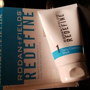 Rodan+Fields REDEFINE Daily Cleansing  Mask 125 mL / 4.2 Fl.Oz.